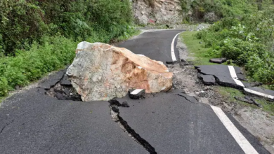 Photo of उत्तराखंड: बारिश के बाद भूस्खलन से हाईवे-सड़कें बंद, जगह-जगह फंसे लोग