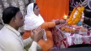 धमकियों क्र बवजूद भाजपा नेता रूबी आसिफ खान ने की गणेश प्रतिमा का विसर्जन 1 gjhhdf