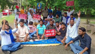 Photo of इलाहाबाद यूनिवर्सिटी में फीस बढ़ोतरी का विरोध कर रहे छात्रों के खिलाफ केस दर्ज