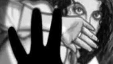 Photo of नौकरी दिलाने का झांसा देकर बिजली विभाग के एसडीओ ने किया महिला का रेप, पढ़े पूरी ख़बर