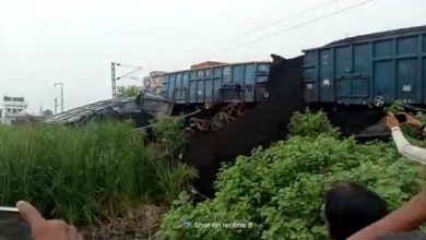 Photo of यूपी -मालगाड़ी की 5 बोगी पटरी से उतरी,  झांसी कानपुर रूट की कई ट्रेन हुई प्रभावित