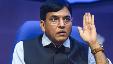 Photo of बाबा विश्वनाथ का आशीर्वाद लेने परिवार सहीत काशी पहुचे स्वास्थ्य मंत्री डॉ. मनसुख मांडविया,पढ़े पूरी ख़बर