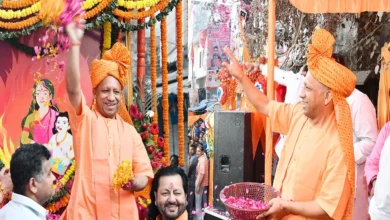 Photo of सीएम योगी ने गोरखपुर में फूलों के साथ खेली होली…