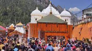 Photo of विश्वप्रसिद्ध गंगोत्री और यमुनोत्री धाम के कपाट श्रद्धालुओं के लिए खोल दिए गए, शुरू हुई चारधाम यात्रा