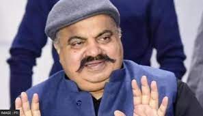 Photo of लखनऊ में अतीक के करीबी बिल्डर मो. मुस्लिम और एलडीए के फर्जीवाड़े में 22 पर‍िवार फंस गए..