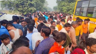 Photo of उत्तर प्रदेश: स्कूल बस और वैन की जोरदार भिड़ंत