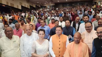 Photo of कैबिनेट की बैठक के बाद ‘तेजस’ देखने पहुंचे मुख्यमंत्री योगी और अन्य मंत्री