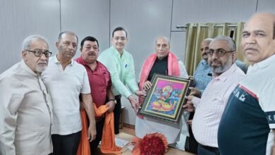 Photo of लखनऊ: रक्षामंत्री से मिले सिंधी समाज के प्रतिनिधि