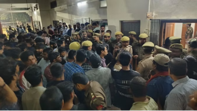Photo of आईआईटी बीएचयू के मामले में 11 घंटे तक छात्रों का प्रदर्शन