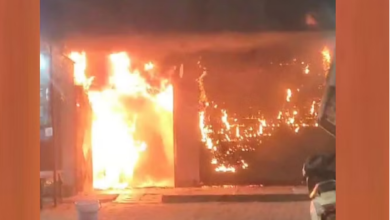 Photo of इलेक्ट्रॉनिक्स व फर्नीचर की दुकान में लगी आग, लाखों का हुआ नुकसान; पढिये पूरी ख़बर