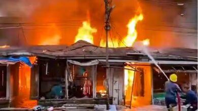 Photo of दिवाली की रात टेंट हाउस और बनारसी साड़ी के गोदाम समेत चार जगह लगी भीषण आग….