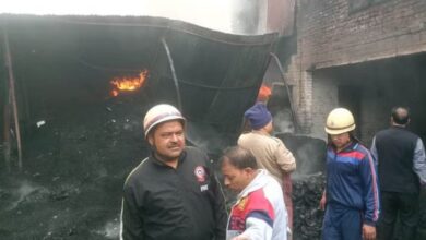 Photo of लक्ष्मण झूला मार्ग पर फैक्टरी में लगी भीषण आग
