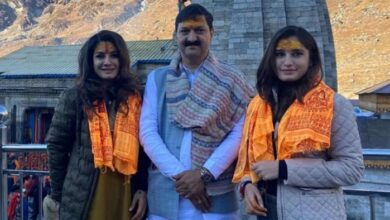 Photo of अभिनेत्री रवीना टंडन ने बेटी राशा थडानी के साथ किए बाबा केदार के दर्शन