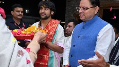 Photo of देहरादून : सीएम धामी ने धीरेंद्र शास्त्री का किया भव्य स्वागत