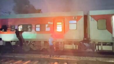 Photo of इटावा: यात्रियों ने बताया भगदड़ के बीच कैसे बचे