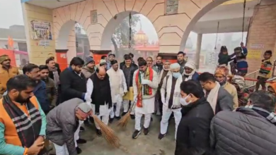 Photo of यूपी में बीजेपी के संगठन महामंत्री धर्मपाल सिंह ने उठाई झाड़ू