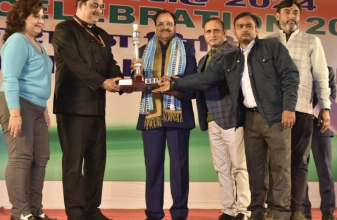 Photo of 75वें गणतंत्र दिवस परेड पर उत्तर प्रदेश को द्वितीय पुरस्कार से समानित किया गया