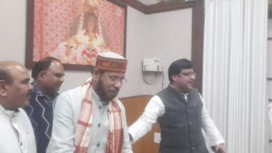 Photo of राज्यसभा चुनाव की वोटिंग के बीच मुख्यमंत्री योगी से मिले सपा के पांच विधायक