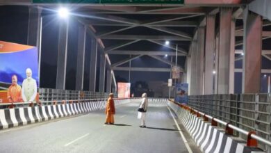 Photo of देर रात अचानक बनारस की सड़कों पर निकले पड़े PM मोदी, CM योगी भी दिखे साथ…