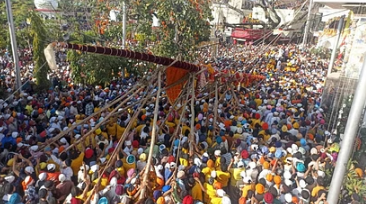 Photo of आस्था का महाकुंभ: जयकारों के साथ हुआ झंडे जी का आरोहण