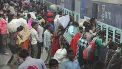 Photo of रेलवे ने दी चेतावनी, ट्रेनों में ना फेंके पत्थर, गुब्बारे और कीचड़