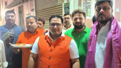 Photo of राजनाथ के समर्थन मे मुस्लिम समुदाय ने ली शपथ इस बार रेकॉर्ड मतों से जिता कर भेजेंगे संसद