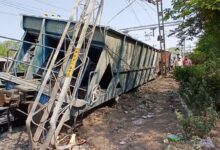 Photo of खंडवा में रेल हादसा, मालगाड़ी के पांच डब्बे बेपटरी हुए