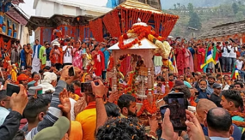 Photo of जय केदारनाथ: बाबा केदार की डोली ने अंतिम पड़ाव के लिए किया प्रस्थान