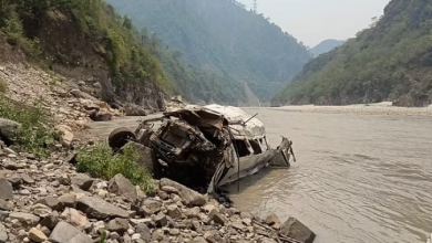 Photo of उत्तराखंड : 14 लोगों की मौत, लापरवाही…20 सीट में पास वाहन में बैठे थे 26 लोग