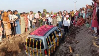 Photo of किसान ने दी कार को समाधि, गाजे-बाजे के साथ निकाली शोभायात्रा