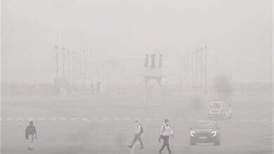 Photo of दिल्ली-NCR में छाया घना कोहरा, लोग बोले- आंखें जल रही हैं