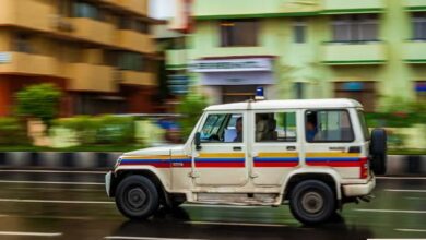 Photo of हिरासत से संदिग्ध के भागने में चौकी प्रभारी समेत तीन पुलिसकर्मी निलंबित, बहाना बनाकर भागा युवक