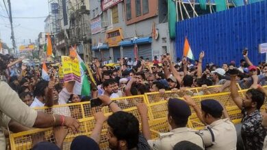Photo of सीएम हाउस का घेराव करने निकले सैकड़ों छात्र, पटना पुलिस ने रोका, कहा- डोमिसाइल नीति लागू करे सरकार