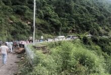 Photo of 17 घंटे से हो रही बारिश का कहर, हाईवे और सड़कें बाधित, केदारनाथ यात्रा छह घंटे रोकी