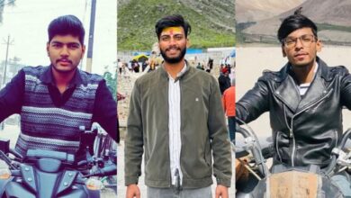 Photo of बदायूं में भीषण हादसा: जिला पंचायत के बोर्ड से टकराई कार, जन्मदिन पर लेखपाल समेत तीन दोस्तों की मौत!