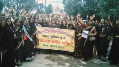 Photo of ऍमपी : दोहरे ऐप से त्रस्त आंगनबाड़ी कार्यकर्ता, मानदेय वृद्धि और तकनीकी सुधार की मांग तेज