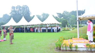 Photo of सीएम धामी ने मुख्यमंत्री आवास पर किया ध्वाजारोहण