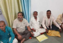 Photo of नामांकन रद्द होने के बाद निर्दलीय उम्मीदवार विश्वनाथ सिंह का धरना