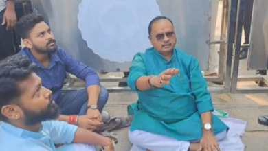 Photo of बिहार: सीएम हाउस के बाहर धरने पर बैठे जदयू विधायक गोपाल मंडल