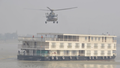 Photo of गंगोत्री क्रूज में छिपे आतंकी, हेलिकॉप्टर से एनएसजी कमांडो ने किया रेस्क्यू