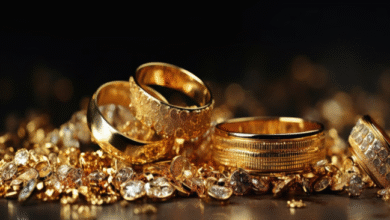 Photo of मजबूत मांग के बीच सोने की कीमत बढ़ी, चांदी 808 रुपये सस्ती