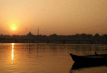 Photo of मकर संक्रांति पर क्या है स्नान का शुभ मुहूर्त? जानें इस पवित्र डुबकी का महत्व