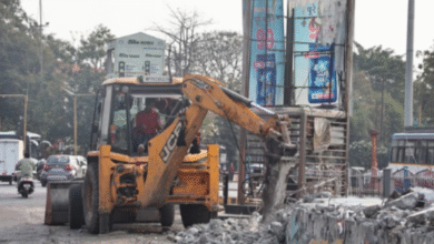 Photo of ठेकेदार बीरटीएस अधूरा छोड़ हुआ गायब, अब निगम तोड़ रहा बस स्टाॅपों को