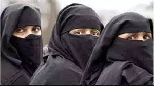 Photo of ईरान में हिजाब की जबरदस्ती को लेकर महिलाएं सड़क पर उतरी