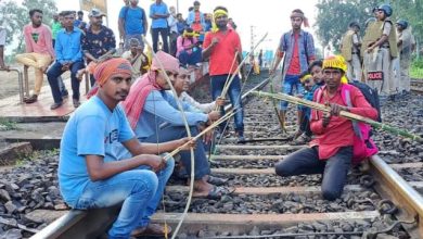 Photo of कुरमी आंदोलन: रेलवे को हुआ 100 का नुकसान, हजारों यात्रियों ने कैंसिल कराए अपने टिकट