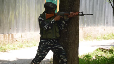Photo of जम्मू कश्मीर के पुलवामा में आतंकी हमले में पुलिस जवान शहीद