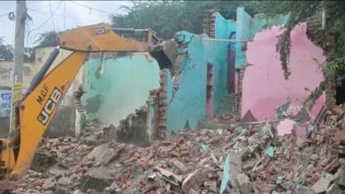 Photo of फरीदाबाद: नगर निगम ने इस कॉलोनी के 600 मकानों पर चलाया बुलडोजर, पढ़े पूरी ख़बर