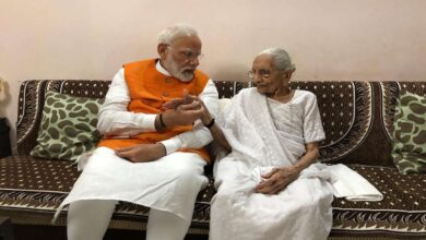 Photo of पीएम मोदी की माँ की बिगड़ी तबीयत, अहमदाबाद के अस्पताल में हुई भर्ती