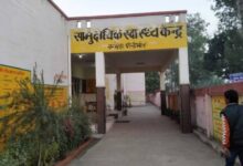 Photo of सामुदायिक स्वास्थ्य केंद्र में प्रसव के लिए आई गर्भवती को फर्श पर लिटा दिया गया..