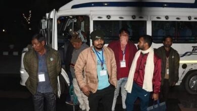 Photo of यूपी: उत्तराखंड की सुरंग में फंसे हुए यूपी के 15 मजदूर पहुंचे लखनऊ